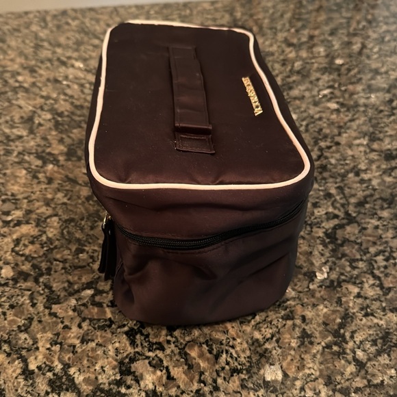 Victoria’s Secret lingerie travel bag - Picture 3 of 13